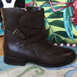 Clark’s waterproof brown leather boots size 10M